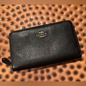 Coach Medium ID Zip Wallet Pebbled Black Leather C4124